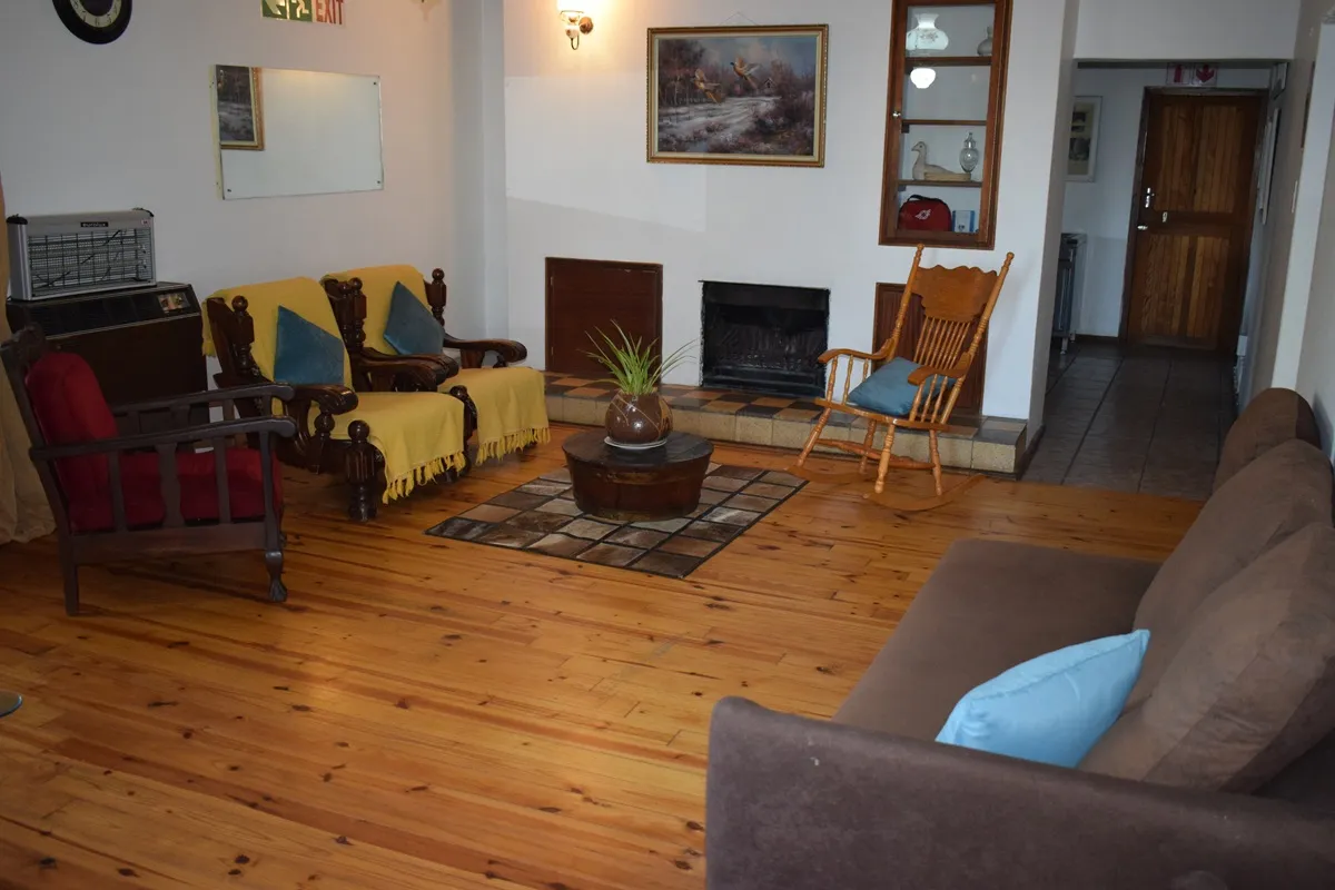 5 Bedroom House - Photo 3